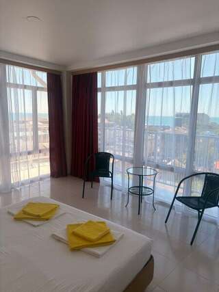 Гостиница Марсель Лермонтово Двухместная. Панорамные окна.-1